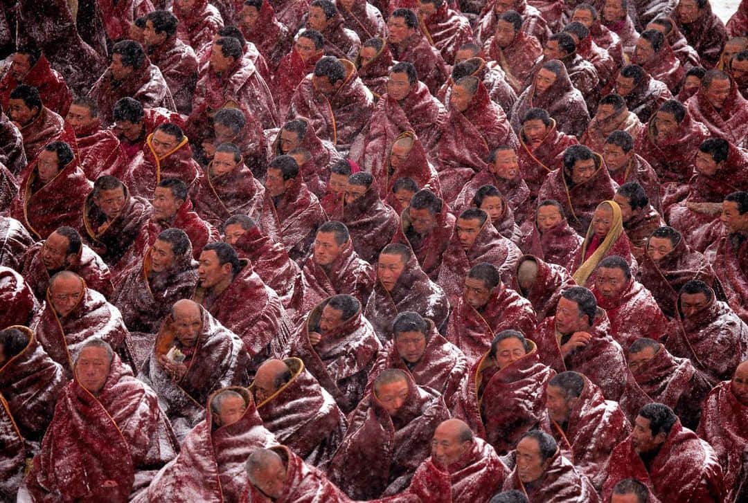 Michael Yamashitaさんのインスタグラム写真 - (Michael YamashitaInstagram)「The Monlam Chenmo - meaning Great Prayer Festival, begins today and will last for 2 weeks. It is the grandest festival in Tibet with a history going back to 1409. In normal times, thousands of monks, pilgrims and nomads converge at temples and monasteries throughout the country to rejoice, make offerings and celebrate the life of Buddha.  For the monks at Labrang Monastery, the largest Tibetan Monastery outside of Lhasa, it’s a very special time when they all come together for praying, debating and performing religious rituals. Here are some scenes from a past Monlam. Who knows what this year’s will look like with travel restrictions and pandemic  protocols in place. #monlam #labrang #labrangmonastery #xiahe #tibetanmonastery #tibetanmonks」2月16日 12時58分 - yamashitaphoto