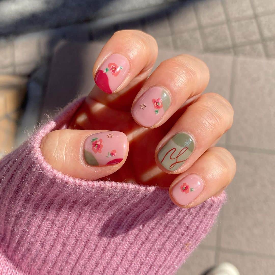 赤木 桃 #ちゃんものインスタグラム：「✨💐FEILER💐✨  ご予約は✉️ yuo@su7.jp へ空メールを送信 もしくは📞0364552950へお電話ください☺︎ #yuovirth #LIM #nails #代官山 #FEILER」