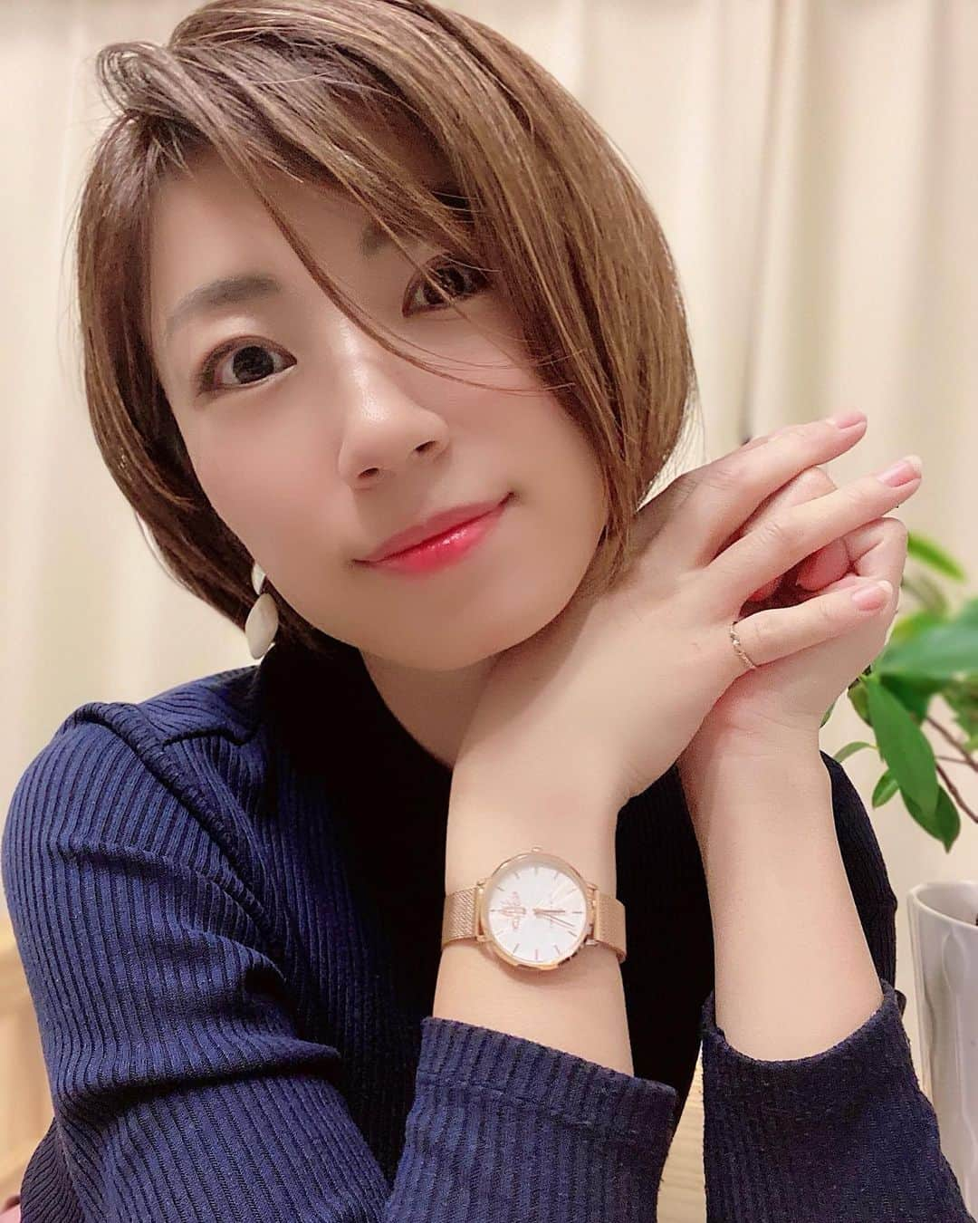 Alyssaさんのインスタグラム写真 - (AlyssaInstagram)「@4bwatches_japan さんの新しい腕時計⌚️ 幸運の象徴、ミツバチモチーフにしてみました🐝✨ 見るたびに癒される☺️  クーポンカード【alyssbi30】 記載いただくと10%OFF です❤️ (2022.2.9まで)  3枚目　スカート @tonal ハリがある素材でオフィスにピッタリ👗❤️ くすみピンク具合も好きだわぁ☺️  #4bwatches #腕時計 #時計　#手元倶楽部#blackbybruebrave #バレンタインギフト #tonal #トーナル」2月16日 12時56分 - alyssa_golf