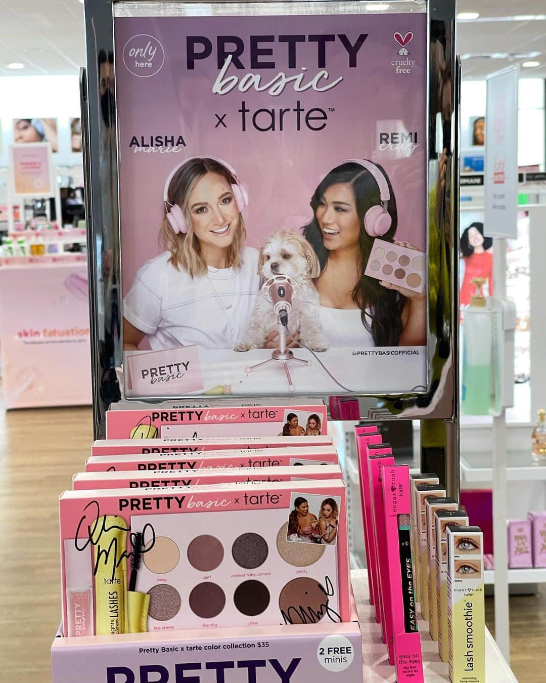 アリーシャ・マリーさんのインスタグラム写真 - (アリーシャ・マリーInstagram)「getting that content, baby, content ✨  ps.. @prettybasicofficial palettes are officially available at @ultabeauty and @tartecosmetics ...tag ur bff 💕」2月16日 12時59分 - alisha