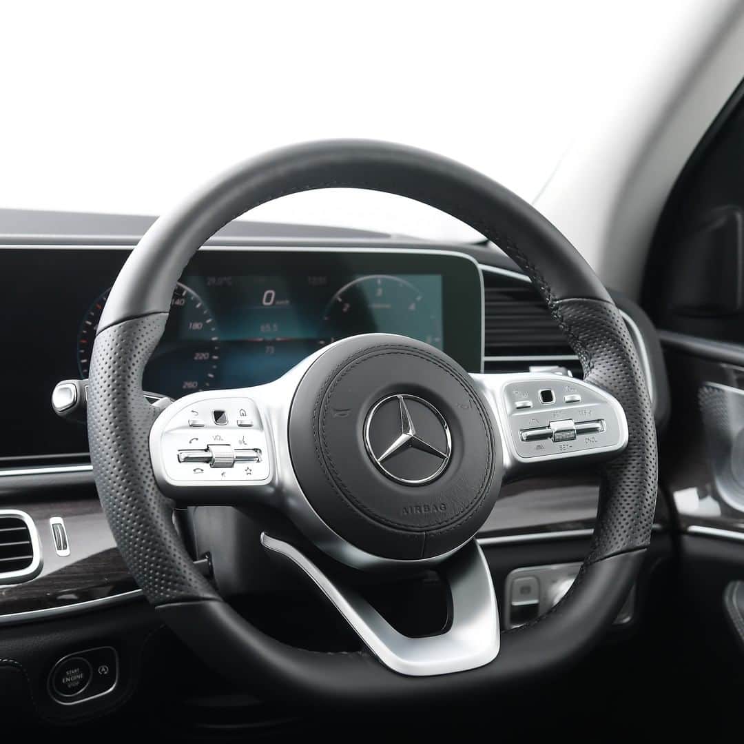Mercedes-Benz Thailandさんのインスタグラム写真 - (Mercedes-Benz ThailandInstagram)「สุดยอดรถยนต์ SUV ที่จะเปลี่ยนวันธรรมดาให้เป็นวันแห่งความสุขของทุกคนในครอบครัวด้วย Mercedes-Benz GLS 350 d 4MATIC AMG Premium รถยนต์อเนกประสงค์ 7 ที่นั่ง กว้างขวางนั่งสบาย พร้อมดีไซน์หรูหรา ผสานเทคโนโลยีการขับขี่ที่ล้ำสมัย รับรองได้ว่าทริปไหนๆ ก็มีแต่ความสุขและรอยยิ้มกลับมาได้เสมอ​ ​ ติดตามความเคลื่อนไหวของเมอร์เซเดส-เบนซ์ ก่อนใครได้ที่ LINE Official Account @ mercedesbenzth http://mb4.me/MBTHLINE​ ​ พิสูจน์รถยนต์ SUV ที่ล้ำสมัยไปกับ GLS 350 d 4MATIC ได้ที่​ https://www.mercedes-benz.co.th/GLS-SUV​  #Strengthonthehighestground #GLS #SUV​ #MercedesBenz #MercedesBenzThailand」2月16日 13時00分 - mercedesbenzthailand
