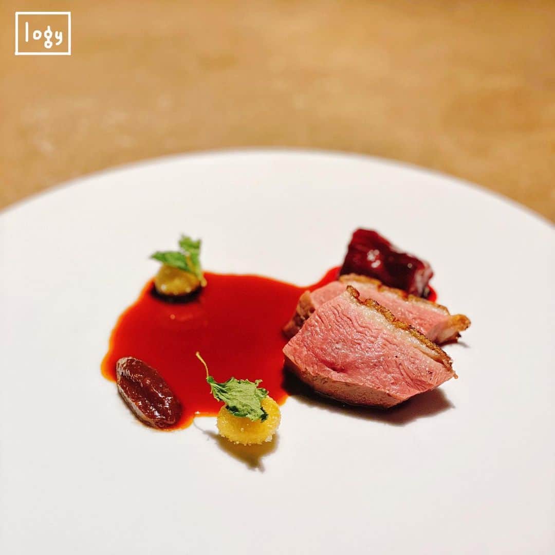 4foodie, for foodieさんのインスタグラム写真 - (4foodie, for foodieInstagram)「📍Taipei, Taiwan logy / Tasting Menu / $3750 美味程度：🌕🌕🌕🌕🌗 環境衛生：🌕🌕🌕🌕🌕 服務態度：🌕🌕🌕🌕🌕 再訪意願：🌕🌕🌕🌕🌕 🗺台北市大安區安和路一段109巷6號 🚇捷運信義安和站2號出口 ☎(02)2700-0509 ⏰週一週二公休  週三至週日12:00-15:00  18:00-22:30 🍽2021.02.05到訪用餐 💡補充💡主廚為來自日本北海道的田原諒悟，來到台灣後在台灣尋找著在地食材，並用自身技巧，發揮創作✨這次總共有10道菜，包含7道鹹點與3道甜品😋這次菜單保留了上一季我最愛的鰻魚😍😍😍超開心❤️鰻魚料理除了在上一季菜單有吃到之外在off menu活動也有改版亮相😉主菜為鴨肉，鴨皮酥又脆，肉質鮮嫩👌🏻甜點則以枇杷做結尾，清甜解膩(˶‾᷄ ⁻̫ ‾᷅˵) #4foodie #4foodie信義安和站 #台北美食 #信義安和美食 #米其林美食 #台北米其林 #logy #michelinguide #米其林二星 #4foodieluxe #4foodie米其林#taipei #米其林指南 #taipeifood #taipeitravel #taiwanfood #taiwanesefood ©️版權所有，不得轉載copyrights reserved」2月16日 13時01分 - 4foodie