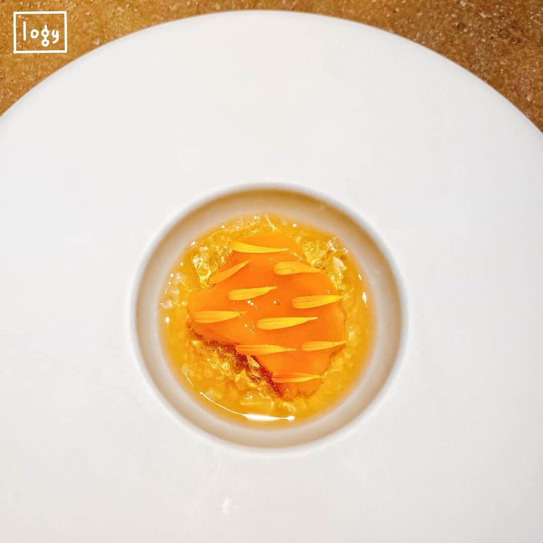 4foodie, for foodieさんのインスタグラム写真 - (4foodie, for foodieInstagram)「📍Taipei, Taiwan logy / Tasting Menu / $3750 美味程度：🌕🌕🌕🌕🌗 環境衛生：🌕🌕🌕🌕🌕 服務態度：🌕🌕🌕🌕🌕 再訪意願：🌕🌕🌕🌕🌕 🗺台北市大安區安和路一段109巷6號 🚇捷運信義安和站2號出口 ☎(02)2700-0509 ⏰週一週二公休  週三至週日12:00-15:00  18:00-22:30 🍽2021.02.05到訪用餐 💡補充💡主廚為來自日本北海道的田原諒悟，來到台灣後在台灣尋找著在地食材，並用自身技巧，發揮創作✨這次總共有10道菜，包含7道鹹點與3道甜品😋這次菜單保留了上一季我最愛的鰻魚😍😍😍超開心❤️鰻魚料理除了在上一季菜單有吃到之外在off menu活動也有改版亮相😉主菜為鴨肉，鴨皮酥又脆，肉質鮮嫩👌🏻甜點則以枇杷做結尾，清甜解膩(˶‾᷄ ⁻̫ ‾᷅˵) #4foodie #4foodie信義安和站 #台北美食 #信義安和美食 #米其林美食 #台北米其林 #logy #michelinguide #米其林二星 #4foodieluxe #4foodie米其林#taipei #米其林指南 #taipeifood #taipeitravel #taiwanfood #taiwanesefood ©️版權所有，不得轉載copyrights reserved」2月16日 13時01分 - 4foodie