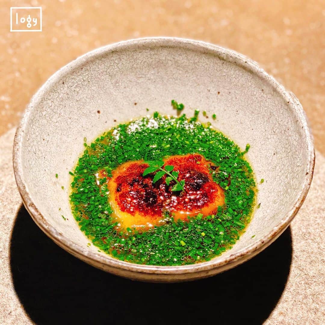 4foodie, for foodieさんのインスタグラム写真 - (4foodie, for foodieInstagram)「📍Taipei, Taiwan logy / Tasting Menu / $3750 美味程度：🌕🌕🌕🌕🌗 環境衛生：🌕🌕🌕🌕🌕 服務態度：🌕🌕🌕🌕🌕 再訪意願：🌕🌕🌕🌕🌕 🗺台北市大安區安和路一段109巷6號 🚇捷運信義安和站2號出口 ☎(02)2700-0509 ⏰週一週二公休  週三至週日12:00-15:00  18:00-22:30 🍽2021.02.05到訪用餐 💡補充💡主廚為來自日本北海道的田原諒悟，來到台灣後在台灣尋找著在地食材，並用自身技巧，發揮創作✨這次總共有10道菜，包含7道鹹點與3道甜品😋這次菜單保留了上一季我最愛的鰻魚😍😍😍超開心❤️鰻魚料理除了在上一季菜單有吃到之外在off menu活動也有改版亮相😉主菜為鴨肉，鴨皮酥又脆，肉質鮮嫩👌🏻甜點則以枇杷做結尾，清甜解膩(˶‾᷄ ⁻̫ ‾᷅˵) #4foodie #4foodie信義安和站 #台北美食 #信義安和美食 #米其林美食 #台北米其林 #logy #michelinguide #米其林二星 #4foodieluxe #4foodie米其林#taipei #米其林指南 #taipeifood #taipeitravel #taiwanfood #taiwanesefood ©️版權所有，不得轉載copyrights reserved」2月16日 13時01分 - 4foodie