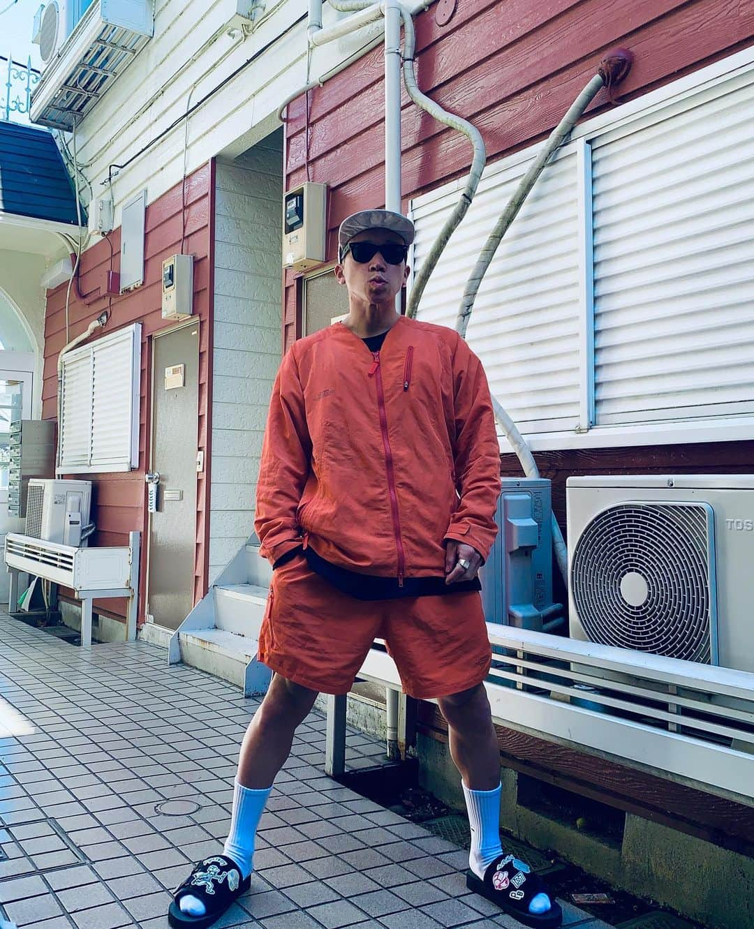 にしだっくすさんのインスタグラム写真 - (にしだっくすInstagram)「. SPORTSすぐ出来る服 僕はお洒落囚人と呼んでます  くるぶしワンポイントsocks ありがとうです  マッスルファニーボウズ #フィジーク #熊本 #九州男児 #マッチョ #にしだっくす #nishidax #ボディビル #筋肉マン #筋肉 #筋トレ #ダイエット #減量 #フィットネス #YouTuber #パーソナルトレーナー #面白い #鉄会心 #筋トレ男子  #フィットネス女子 #筋トレ女子 #フィジーカー #muscle  #fitness #赤 #ダイエットアカウント  #筋トレダイエット  #マッチョあるある #ギャグ #筋肉芸人」2月16日 13時04分 - nishidax_ironman