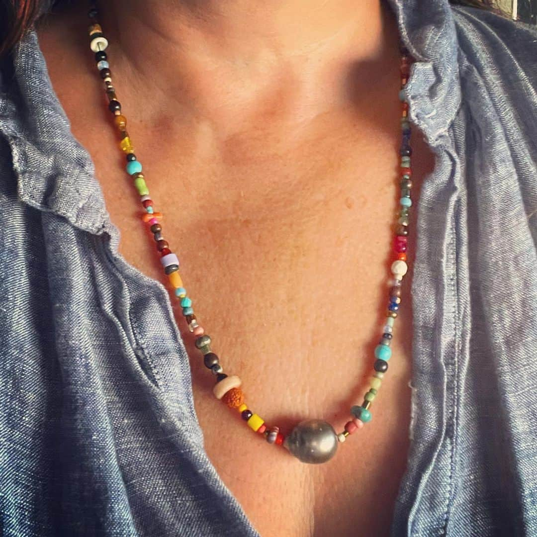 キャサリン ミッシェルさんのインスタグラム写真 - (キャサリン ミッシェルInstagram)「Your inner child called ☎️Asked for lots of fun colors necklace with a really big Tahitian pearl. It’s ready for you . Shown here with my forever loved chambray shirt @cpshades . And yes I have a few😂#jewelryasmedecinecm #nurture #funcolors #tahitianpearls #precious #youknowthevibes #youknowyouwantit #innerchild #opentoreceive #madeinhawaii」2月16日 13時17分 - catherinemichiels