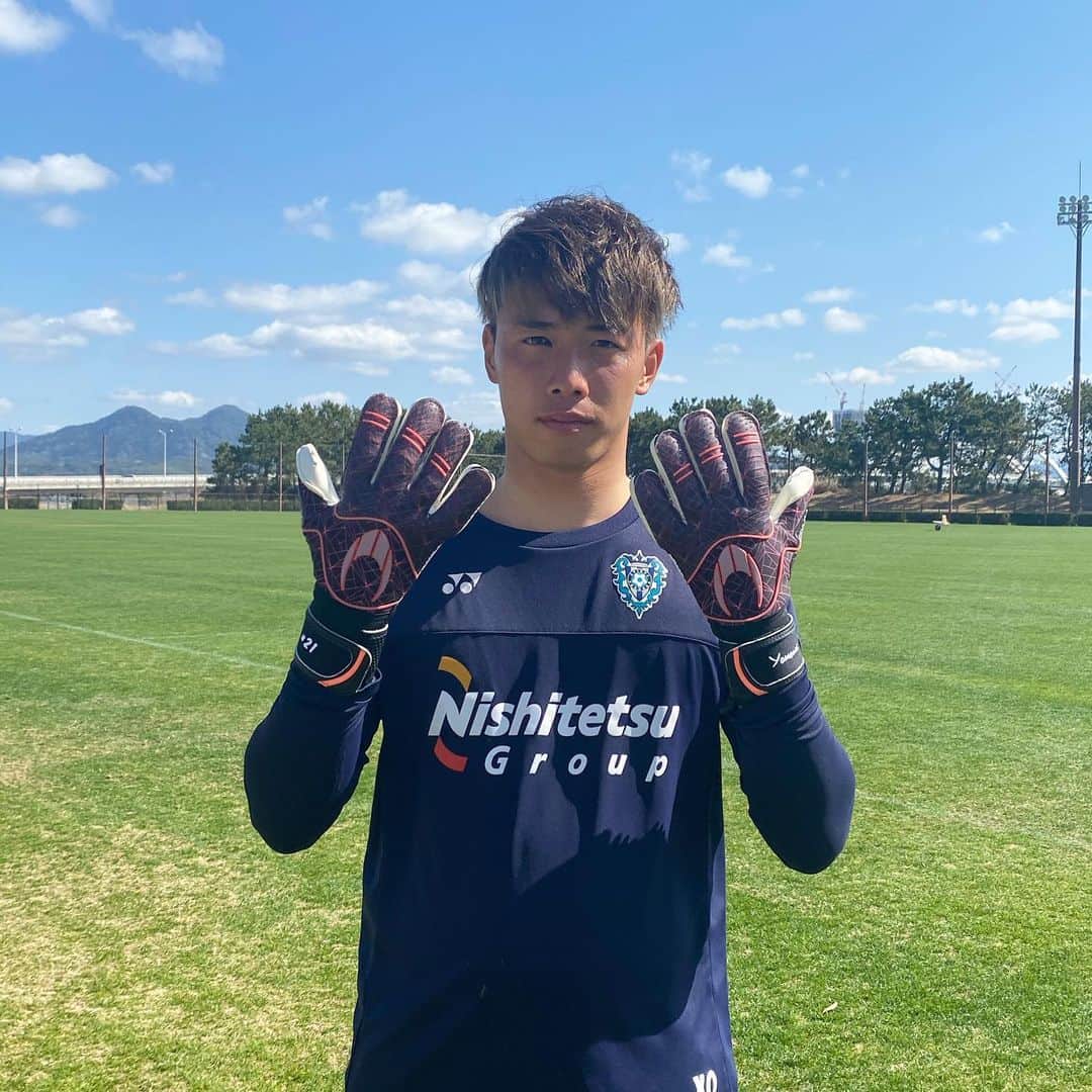 のインスタグラム：「✨NEW ✨GKグローブ🧤⚽️ #hosoccer  #エスクドーバーガンディー #yamanoi  #21  #アビスパ福岡  #福岡  #jリーグ  #j1」