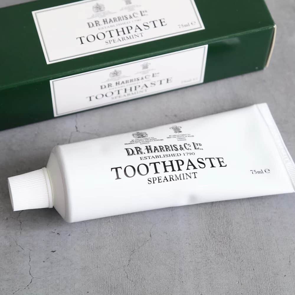 wonder_mountain_irieさんのインスタグラム写真 - (wonder_mountain_irieInstagram)「_ D.R.HARRIS / ディーアール・ハリス “TOOTHPASTE” ￥2,860- _ 〈online store / @digital_mountain〉 https://www.digital-mountain.net/shopdetail/000000002180/ _ 【オンラインストア#DigitalMountain へのご注文】 *24時間受付 *14時までのご注文で即日発送 *1万円以上ご購入で送料無料 tel：084-973-8204 _ We can send your order overseas. Accepted payment method is by PayPal or credit card only. (AMEX is not accepted)  Ordering procedure details can be found here. >>http://www.digital-mountain.net/html/page56.html  _ #DRHARRIS #ディーアールハリス _ 本店：#WonderMountain  blog>> http://wm.digital-mountain.info _ 〒720-0044  広島県福山市笠岡町4-18  JR 「#福山駅」より徒歩10分 #ワンダーマウンテン #japan #hiroshima #福山 #福山市 #尾道 #倉敷 #鞆の浦 近く _ 系列店：@hacbywondermountain _」2月16日 13時32分 - wonder_mountain_