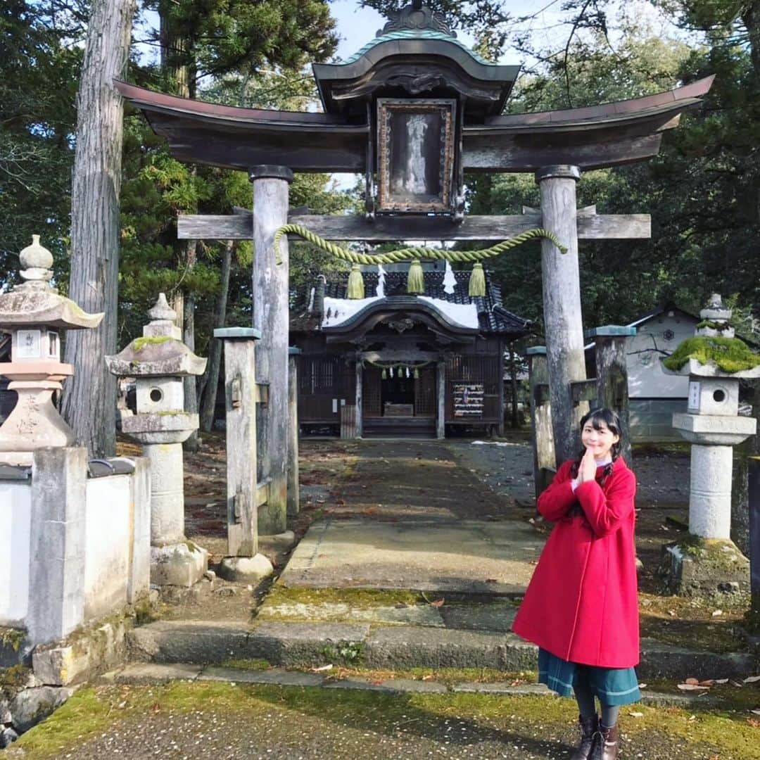 寺嶋由芙さんのインスタグラム写真 - (寺嶋由芙Instagram)「岡山県美作市は、宮本武蔵出生の地とも言われているらしく、武蔵に所縁のある神社や記念碑がたくさん！ ・ この神社で、2本のバチで太鼓を叩く様子を見た武蔵が二刀流を編み出したという伝説も残っています…(ﾟωﾟ) ・ 近くには「宮本武蔵駅」という駅があったり、武蔵ファンにはたまらない聖地です(ﾟωﾟ)✨ ・ #讃甘神社 #宮本武蔵 #吉川英治 #東海テレビ #GOTOニッポン #岡山県 #美作市 #ゆっふぃー #アイドル #japaneseidol」2月16日 13時50分 - yufu_terashima