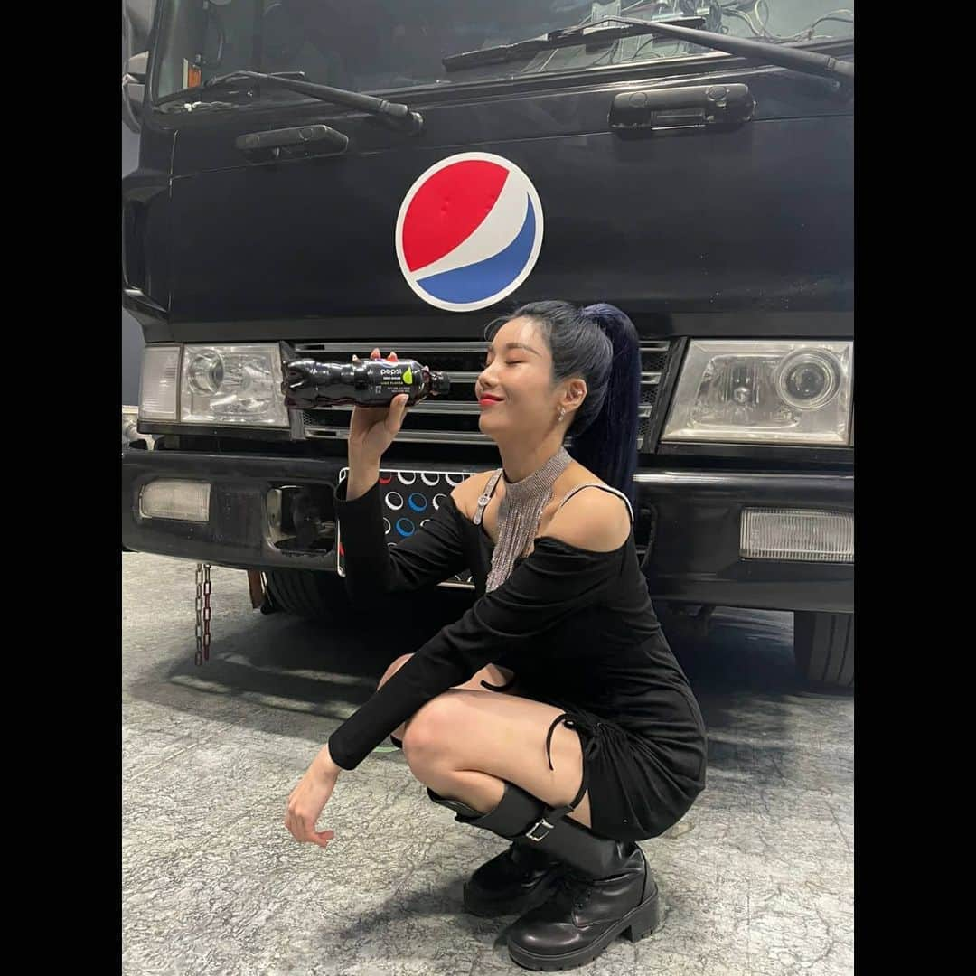 IZ*ONEさんのインスタグラム写真 - (IZ*ONEInstagram)「다같이 펩시 Go❤💙  みんな一緒に Pepsi Go❤💙  #은비 #ウンビ #IZONE #아이즈원 #アイズワン」2月16日 13時50分 - official_izone