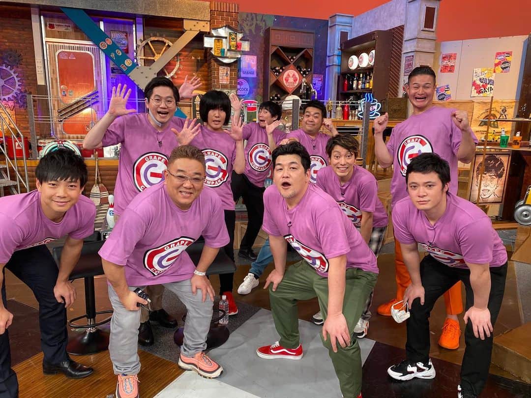 日本テレビ「ウチのガヤがすみません！」のインスタグラム：「#ウチのガヤがすみません！ 今夜9時からはゴールデンスペシャル🌟 そのあと夜11時59分からは深夜版🌈 をお送りいたします！！！  写真は賞金20万円をかけて様々なゲームに挑戦していただいた #サンドウィッチマン 軍団の皆様🥪 #ティモンディ　#東京ホテイソン　#ランジャタイ　#わらふぢなるお  ガヤ芸人からは📣 #チョコプラ　#フワちゃん　#ニューヨーク　#みなみかわ　#りんごちゃん　#人間っていいな星河　#ウエストランド が挑戦してくれてます🎶  #インポッシブル　の模範映像も凄すぎ🙌🏻🙌🏻🙌🏻  深夜版では、褒め-1グランプリも！！！ 老若男女に愛されるサンドウィッチマンさんが、言われて嬉しくない褒め言葉とは…？🤔  今夜21:00〜/23:59〜 おたのしみに🙋‍♀️」