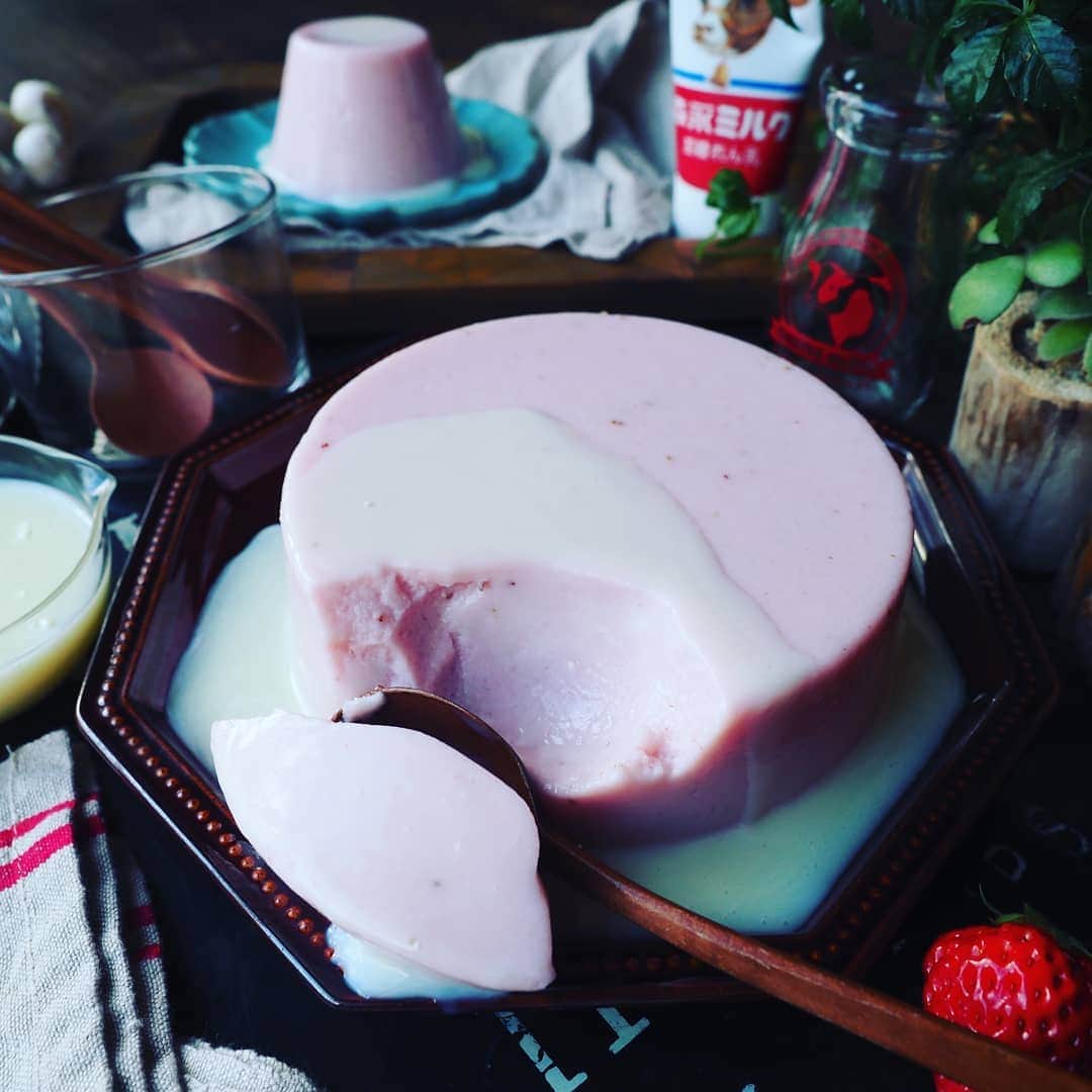 Michiko Maedaさんのインスタグラム写真 - (Michiko MaedaInstagram)「混ぜて冷やしてめちゃ簡単💕 ひな祭りにもおすすめな🎎💕 とろける練乳いちごぷりん😋🍮🍓  #練乳いちごぷりん#練乳いちごプリン #練乳いちご#いちごぷりん#いちご #いちごプリン#strawberry#練乳 #ひな祭り#ひな祭りレシピ #めちゃめちゃおすすめです❤️ #レシピは後程ブログにて #IGersJP#IGersjp#IGersj#クッキングラム#デリスタグラマー#おうちごはんlover#コッタ #lin_stagrammer#kurashiru#クッキングラム#クッキングラムアンバサダー#クオカ#エルグルメ#フーディーテーブル#おうちごはんlover#おうちごはん革命#おうちカフェ」2月16日 14時08分 - shana.mama
