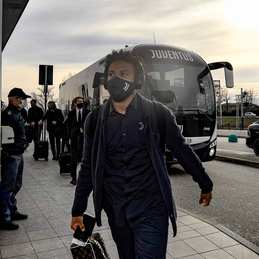 ユヴェントスFCさんのインスタグラム写真 - (ユヴェントスFCInstagram)「𝕆𝕟 𝕠𝕦𝕣 𝕨𝕒𝕪 ✈🇵🇹   #FCPJuve #FinoAllaFine #ForzaJuve」2月17日 0時58分 - juventus