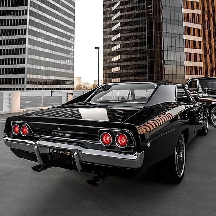 Classics Dailyさんのインスタグラム写真 - (Classics DailyInstagram)「#ClassicsFeature _____ 1968 Dodge Charger. @uvway22 _____ #classiccar #musclecar #americanmuscle #hotrod #protouring #prostreet #restomod #classicsdaily #streetrod #streetcar #customcar #hotrods #streetrods #mopar #dodge #charger」2月17日 1時02分 - classicsdaily