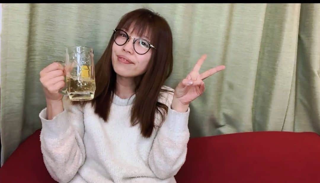 中村愛さんのインスタグラム写真 - (中村愛Instagram)「🎥♡ ・ ・ ・ まさかの延長延長延長✨笑 #YouTube生配信 #youtuber好きな人と繋がりたい  面白かったです。 ありがとう🙏  というか、酔っ払いました🥴笑 どうしようかなぁ消そうかなぁw   #オンライン飲み会」2月16日 23時28分 - nakamuramura_ai