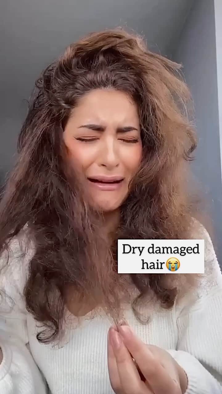 のインスタグラム：「LOL! But all jokes aside, hair treatments are a must if you want to restore your hair condition and keep it healthy and strong. Definitely recommending doing these treatments at least once a week. And alternate between the two.  الشعر الجاف يحتاج عناية خاصة. و احسن عنايه هيا الحمام الزيتي او الhot towel treatment. لازم كل أسبوع و لازم استمرار طويل.」
