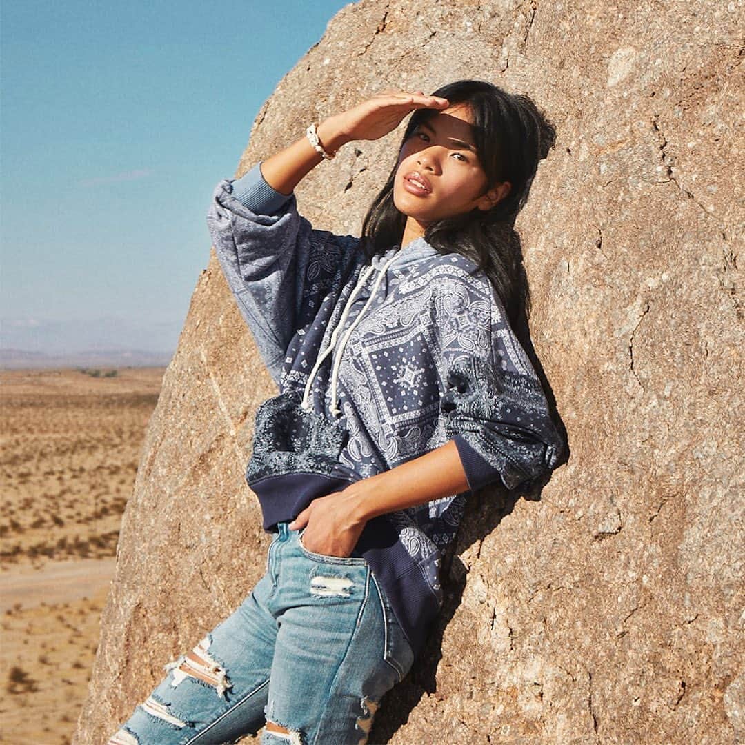 American Eagleのインスタグラム：「Feeling on top of the world in our fresh-for-spring Forever Fleece hoodies ⛰」