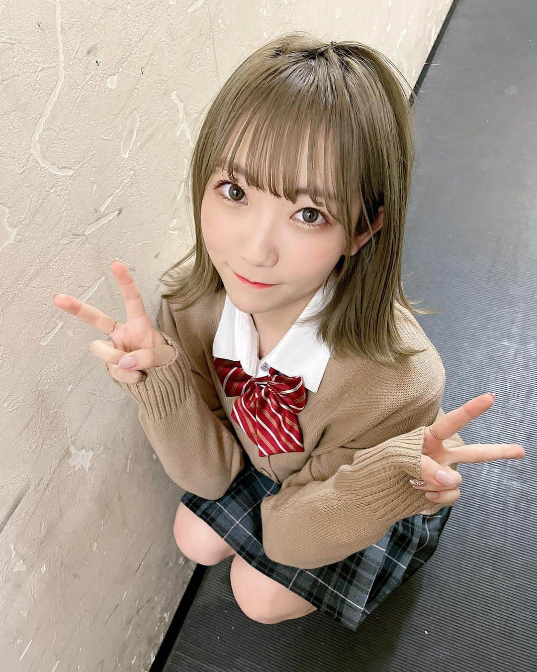 夏川愛実のインスタグラム：「﻿ ﻿ ハイトーンに制服💓﻿ ﻿ ﻿ ﻿ #制服コスプレ#制服#JK﻿」