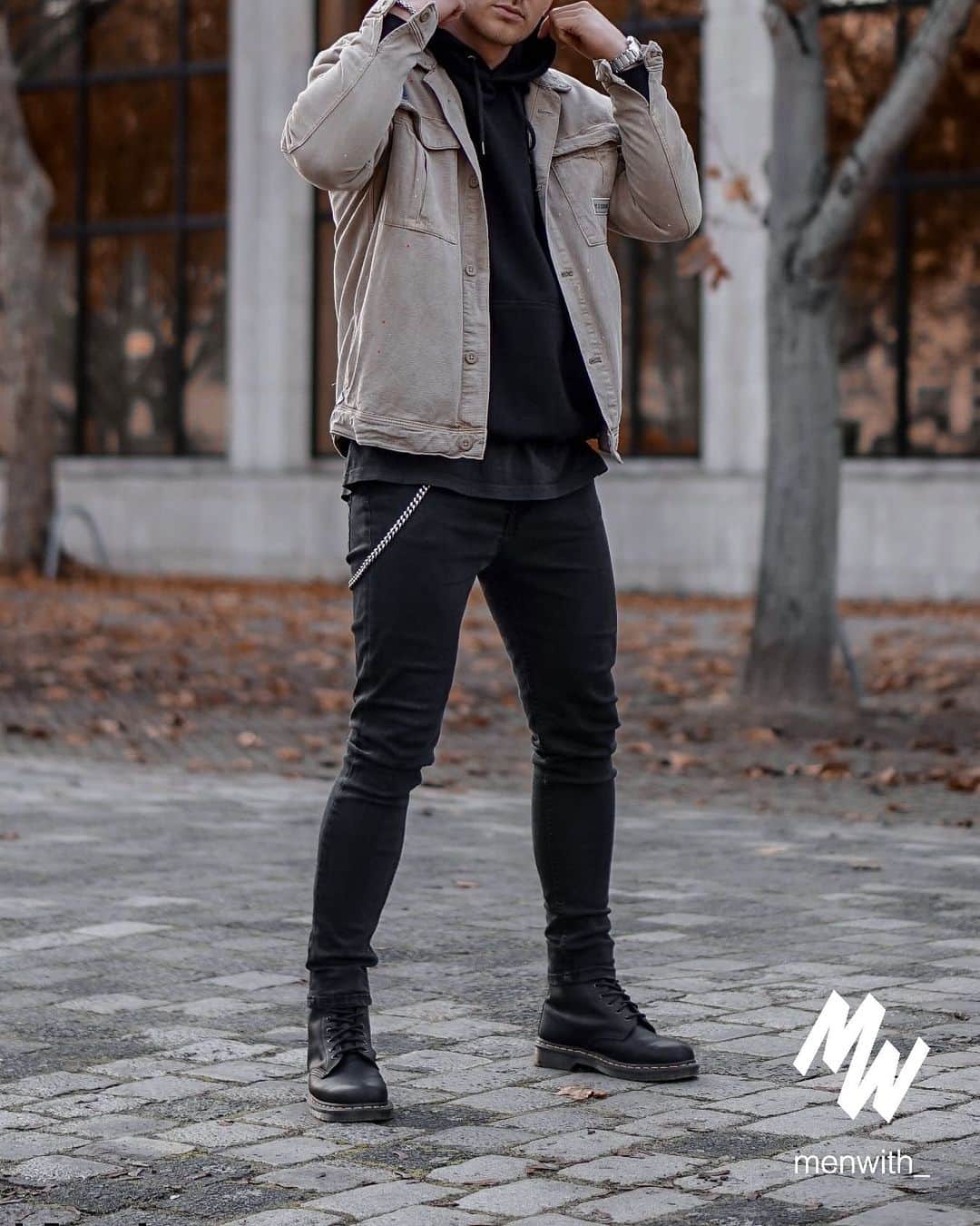 Men Withのインスタグラム：「Very nice photo of our dear friend @iamluca.z_ 👌🏽 #menwithstreetstyle」