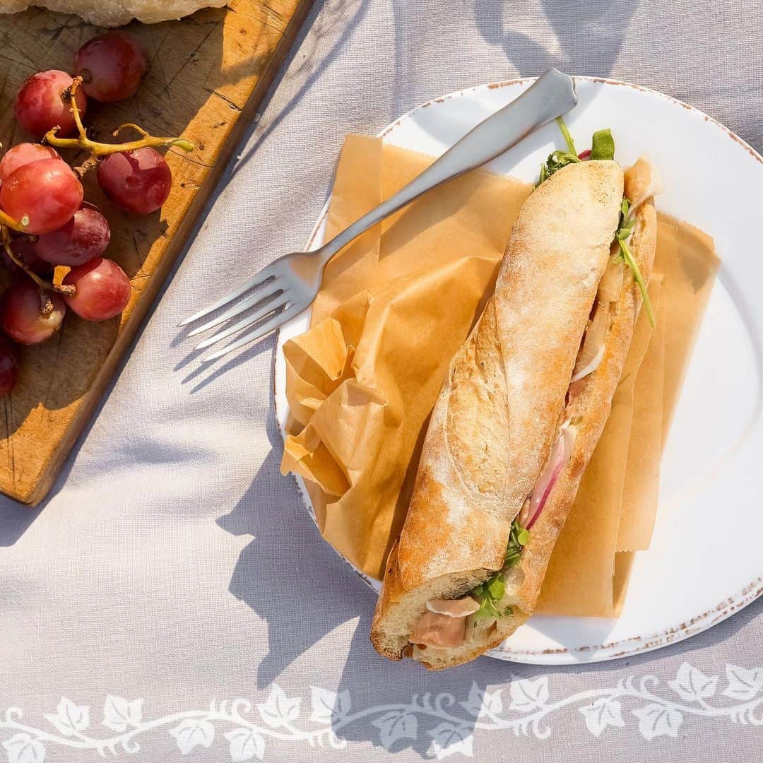 Saks Fifth Avenueのインスタグラム：「To kick off Fashion Month, we've partnered with @ubereats to pay homage to New York, London, Milan and Paris. Discover the magic of each city's flavors with delicious finds, from a comforting contemporary American spread to a classic Italian risotto.」