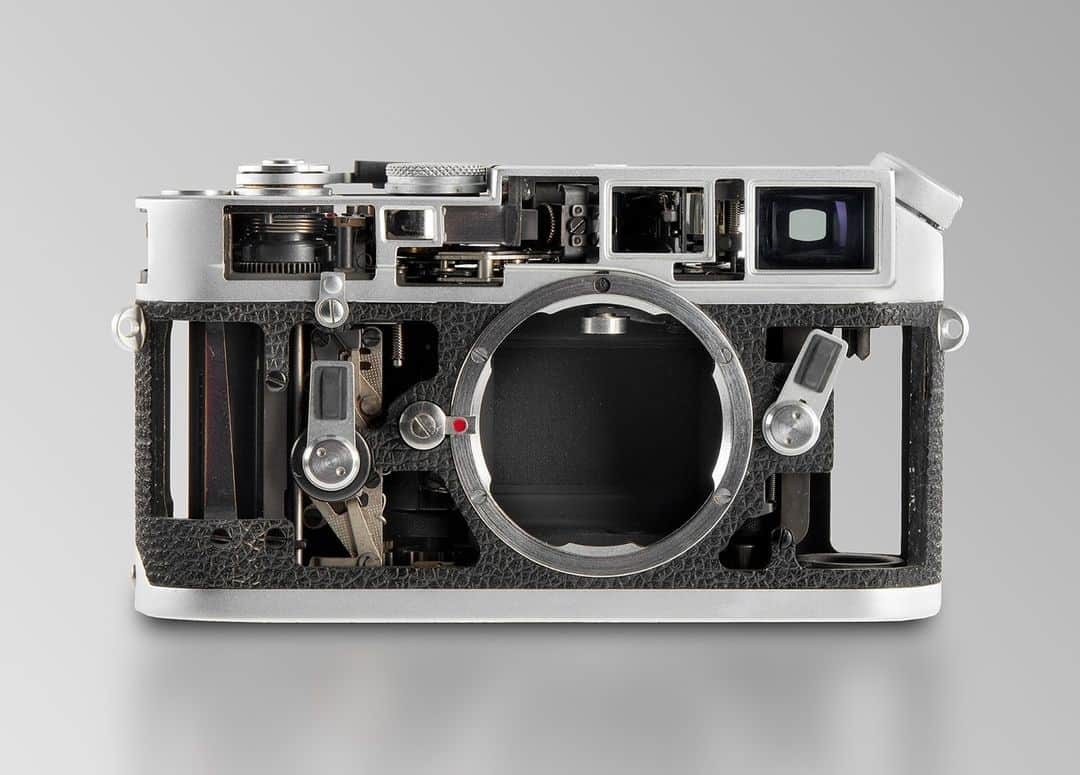 ライカさんのインスタグラム写真 - (ライカInstagram)「Upcoming Leitz Photographica Auction in Vienna   The next Leitz Photographica Auction will take place on June 12, 2021 in Vienna. Do you have a camera at home that you would like to offer for sale? Then contact us and let our experts estimate the value of your camera free of charge. Consignments will be accepted until the end of March.⁠ For more information about buying and selling in the auction, visit the link in our bio.   #LeicaCamera #LeitzPhotographicaAuction #RareLeica #LeicaShop」2月17日 0時00分 - leica_camera