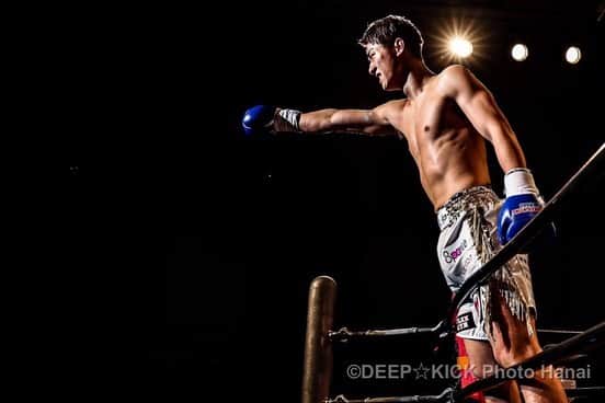 のインスタグラム：「第1試合 DEEP☆KICK-68kg契約 3分3R ×KAZU（NJKF健心塾） ◎稲井良弥（TARGET） TKO　3R2分00秒　 レフェリーストップ  DEEP☆KICK 50 2021年1月31日（日） 泉大津市・テクスピア大阪  #DEEPKICK50 #deepkick #格闘技 #キックボクシング  #スポーツ写真  #スポーツカメラ #スポーツ  #sportsphotographer  #sports   #タクミスポーツフォト #takumisportsphoto」