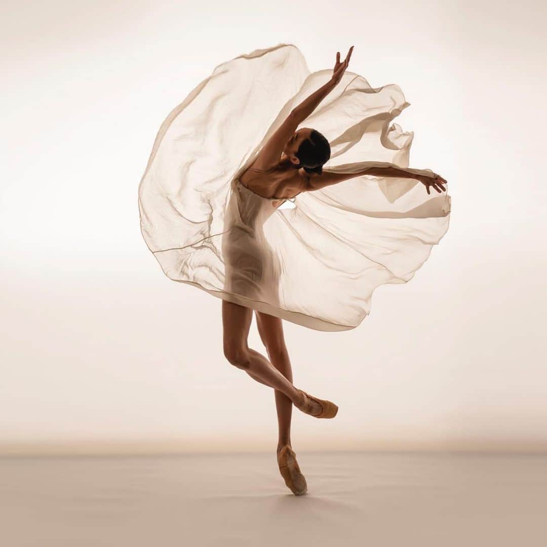 Ballet Is A WorldWide Languageさんのインスタグラム写真 - (Ballet Is A WorldWide LanguageInstagram)「Flawless. @sangdiii by @yoon6photo 🤍  #sangeunlee #worldwideballet ✨🤍👏🏻」2月17日 0時06分 - worldwideballet