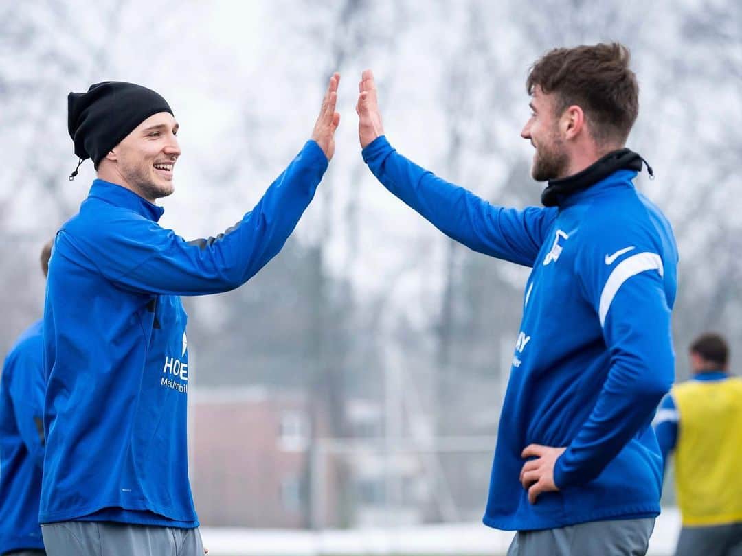 ヘルタ・ベルリンのインスタグラム：「🤜🤛 Training: DONE! ☑️ . . #BSCRBL #GemeinsamHertha #HaHoHe #herthabsc」