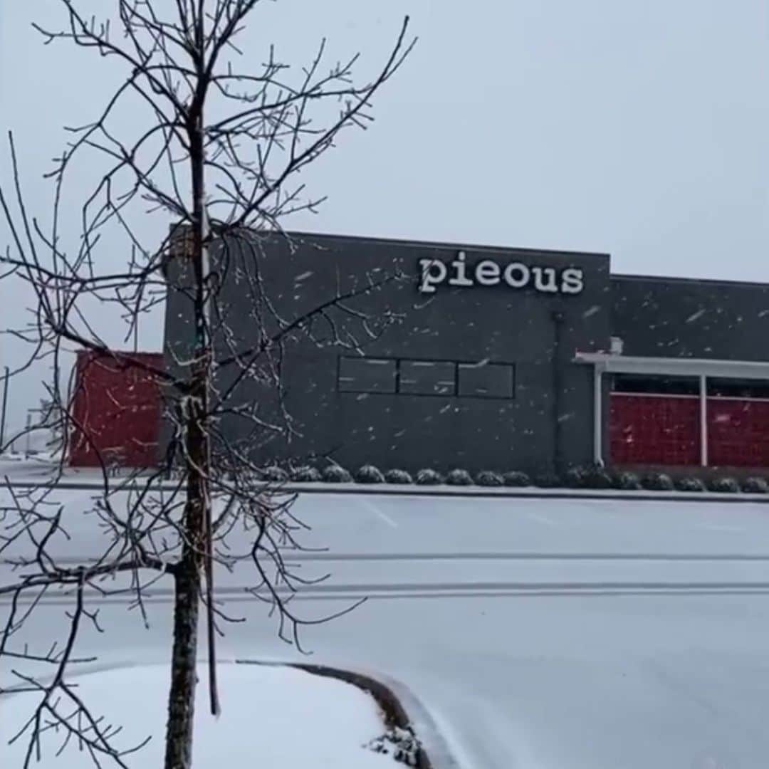 ウエストコーストチョッパーズのインスタグラム：「***ATTENTION Dripping Springs & Austin Texas First Responders and Service Workers***  We know you are out busting ass and trying to restore power & water, and open roads, and help everyone in Need...  Today Pizzas are on me!   Head to @pieousatx after 11AM and enjoy some much needed Hot Lunch.   And thank you🙏🏻  From the James Gang, West Coast Choppers, JJFU.」