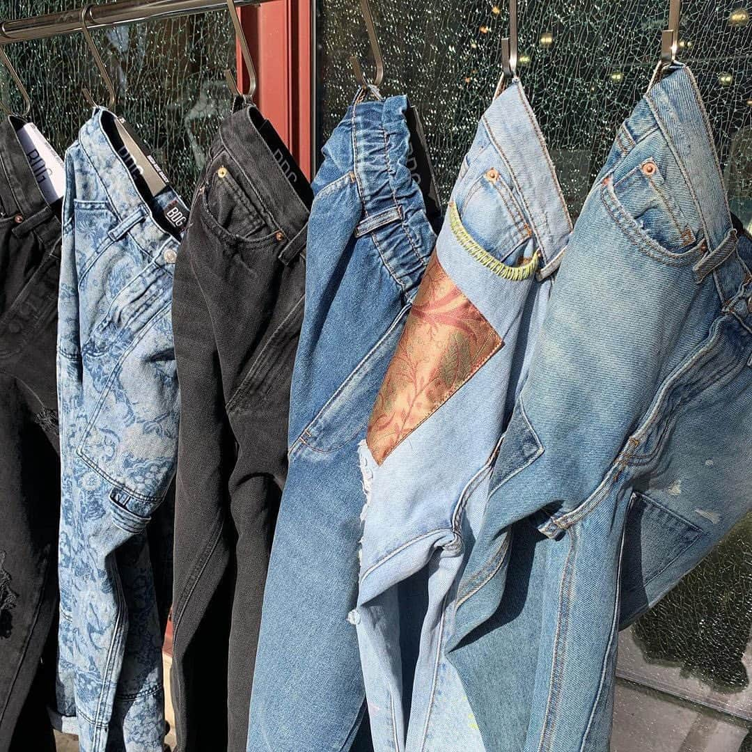 Urban Outfittersさんのインスタグラム写真 - (Urban OutfittersInstagram)「Last call: Take up to 30% off select BDG styles online and in stores. Don’t forget to tag us in your denim haul. 💙 @uo_austin #BDG365」2月17日 0時12分 - urbanoutfitters