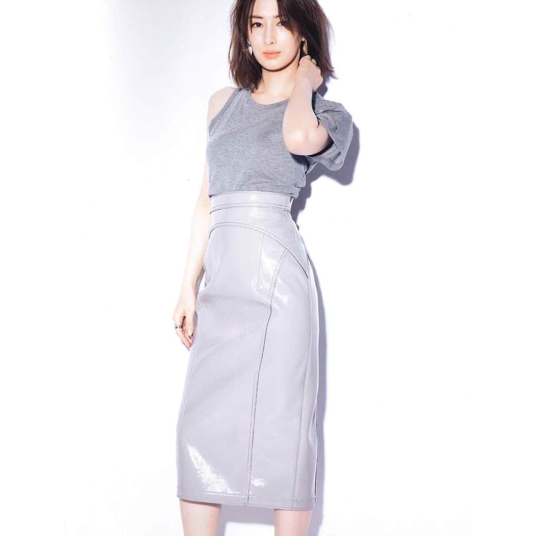 Taki Tanakaのインスタグラム：「#北川景子 さん #N21 #ヌメロヴェントゥーノ   In Red 2021年 3月号  #KeikoKitagawa in #numeroventuno  on @inrededitor   @iza_official  SHOPIZA.com  #izastagram」