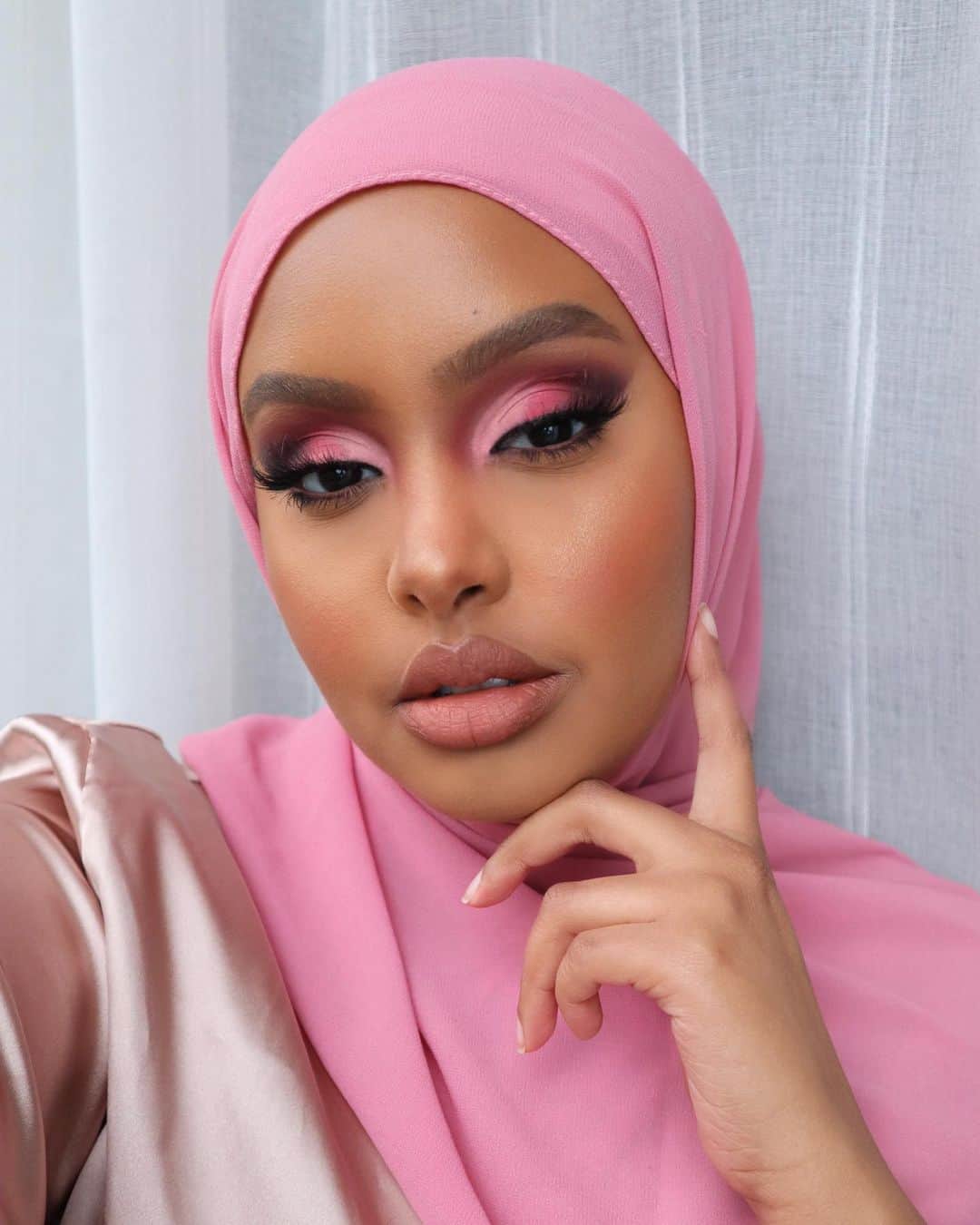 M·A·C Cosmetics Canadaさんのインスタグラム写真 - (M·A·C Cosmetics CanadaInstagram)「The only thing making us feel better about the end of a long weekend? This powerful pink look from @jasmineegal. Power up your look for the week ahead with the following #MACPowderKiss shades:  🎀 Powder Kiss Soft Matte Eye Shadow in My Tweedy (Muted Nude) 🎀 Powder Kiss Soft Matte Eye Shadow in A Little Tamed (Bright Pink) 🎀 Powder Kiss Soft Matte Eye Shadow in It’s Vintage (Dark Purple) 🎀 Powder Kiss Lipstick in Teddy 2.0 (Deep-Tone Beige)  #MACCosmeticsCanada #MACCanadianOriginal #MACEyes #MACEyeShadow #MatteEyeShadow #EyeShadow #EyeMakeup #PowderKiss」2月17日 0時29分 - maccosmeticscanada