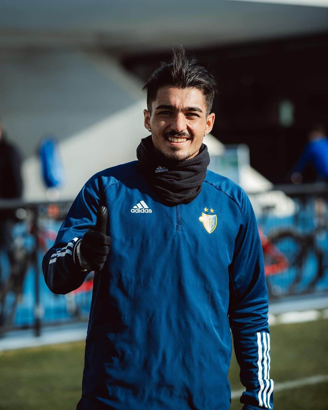 FCバーゼルさんのインスタグラム写真 - (FCバーゼルInstagram)「⚽ Abschlusstraining ✅ 👋🏼 1. Training der Neuzugänge ✅ #FCBasel1893 #zämmestark」2月17日 0時24分 - fcbasel1893