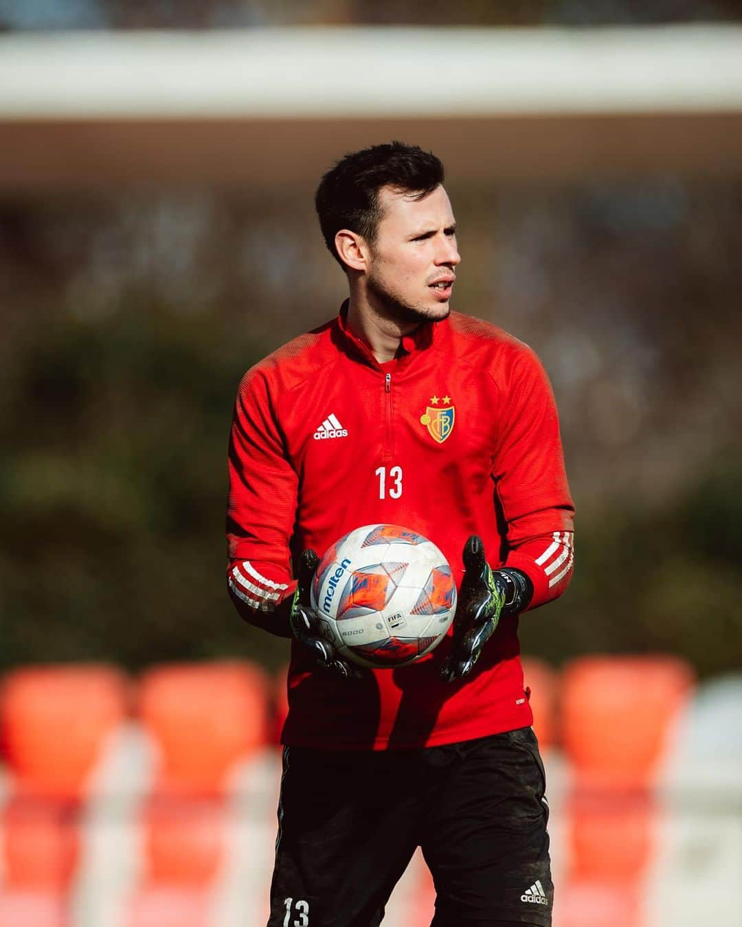 FCバーゼルさんのインスタグラム写真 - (FCバーゼルInstagram)「⚽ Abschlusstraining ✅ 👋🏼 1. Training der Neuzugänge ✅ #FCBasel1893 #zämmestark」2月17日 0時24分 - fcbasel1893