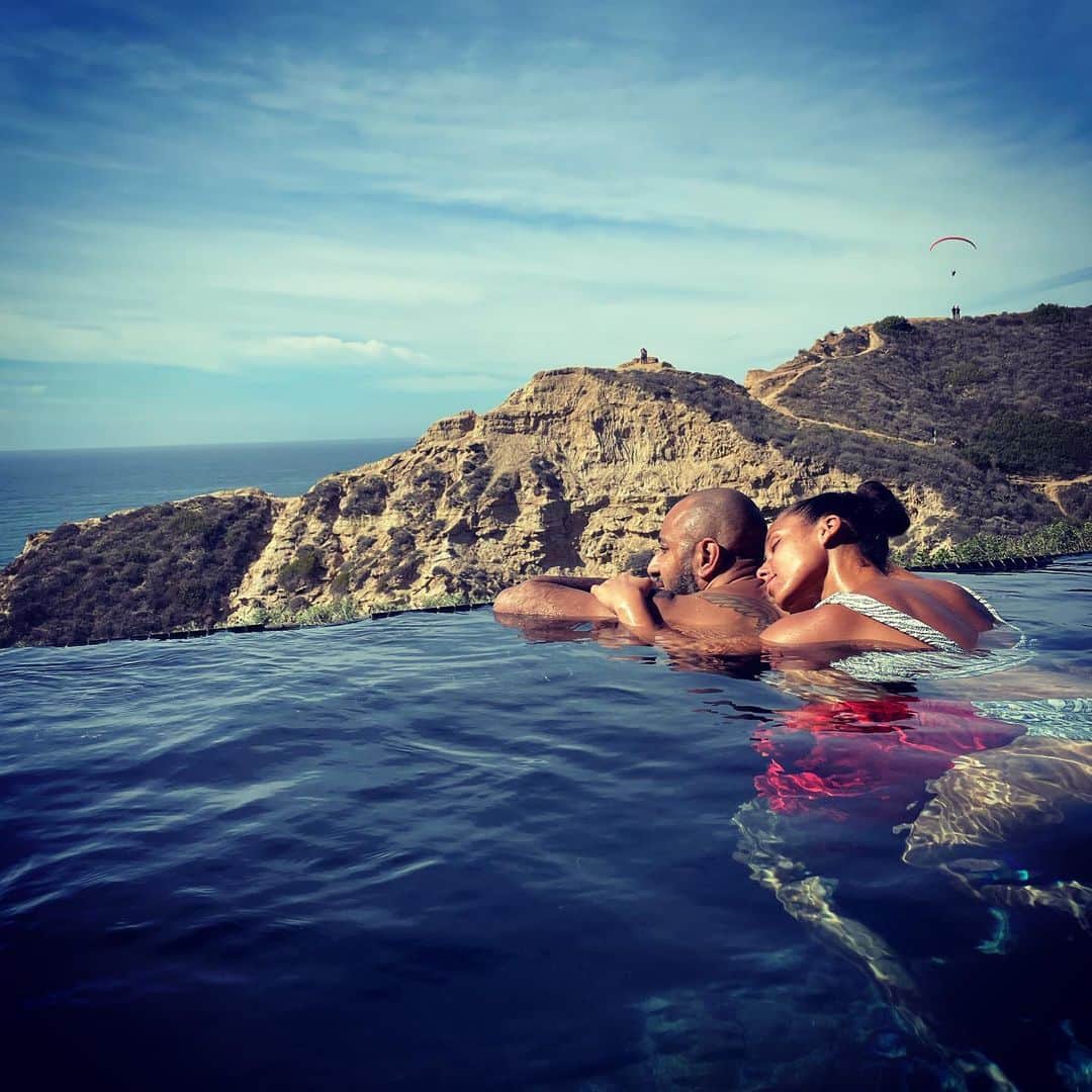 スウィズ・ビーツのインスタグラム：「Good morning and blessings on this amazing day 🤲🏾 Your energy is your biggest currency 🙌🏽 The Deans ......」