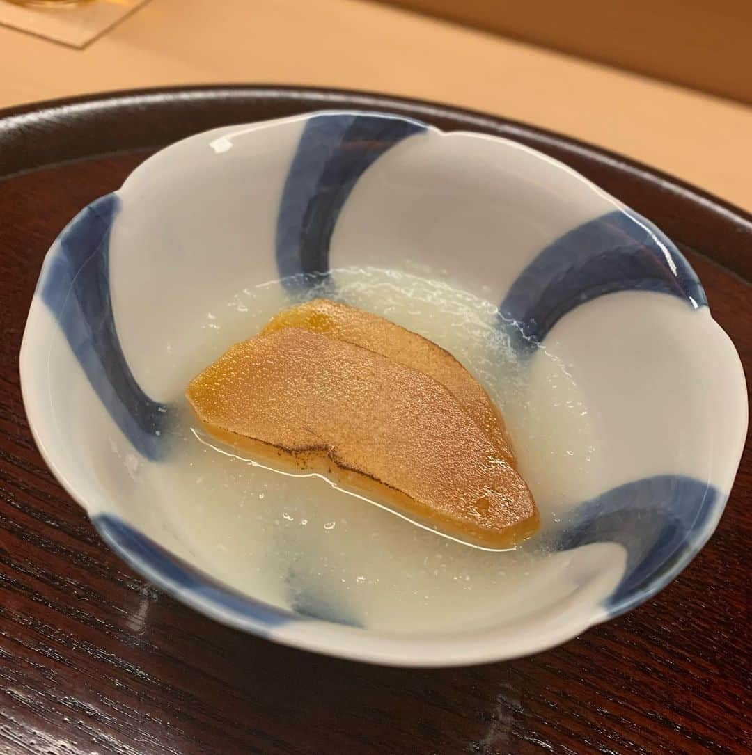 沢瀉美緒さんのインスタグラム写真 - (沢瀉美緒Instagram)「※ Delicious Japanese dishes 💛 . ◆蟹の昆布締め ◆からすみ餅 ◆甘鯛の菜の花餡 ◆モロコ ◆すっぽんの炭火焼き ◆鴨葱鍋からの鴨蕎麦 . はぁ〜美味しかった💛 . 次は松茸かな？ . . #松川 #間人蟹 #japanesecuisine #日本料理 #懐石料理」2月17日 0時31分 - mio_omodaka