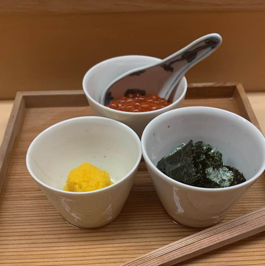 沢瀉美緒さんのインスタグラム写真 - (沢瀉美緒Instagram)「※ Delicious Japanese dishes 💛 . ◆蟹の昆布締め ◆からすみ餅 ◆甘鯛の菜の花餡 ◆モロコ ◆すっぽんの炭火焼き ◆鴨葱鍋からの鴨蕎麦 . はぁ〜美味しかった💛 . 次は松茸かな？ . . #松川 #間人蟹 #japanesecuisine #日本料理 #懐石料理」2月17日 0時31分 - mio_omodaka