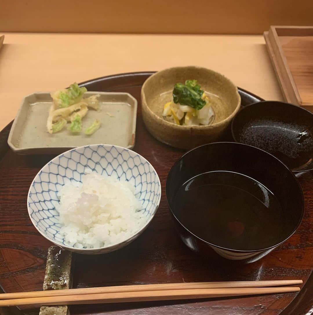 沢瀉美緒さんのインスタグラム写真 - (沢瀉美緒Instagram)「※ Delicious Japanese dishes 💛 . ◆蟹の昆布締め ◆からすみ餅 ◆甘鯛の菜の花餡 ◆モロコ ◆すっぽんの炭火焼き ◆鴨葱鍋からの鴨蕎麦 . はぁ〜美味しかった💛 . 次は松茸かな？ . . #松川 #間人蟹 #japanesecuisine #日本料理 #懐石料理」2月17日 0時31分 - mio_omodaka