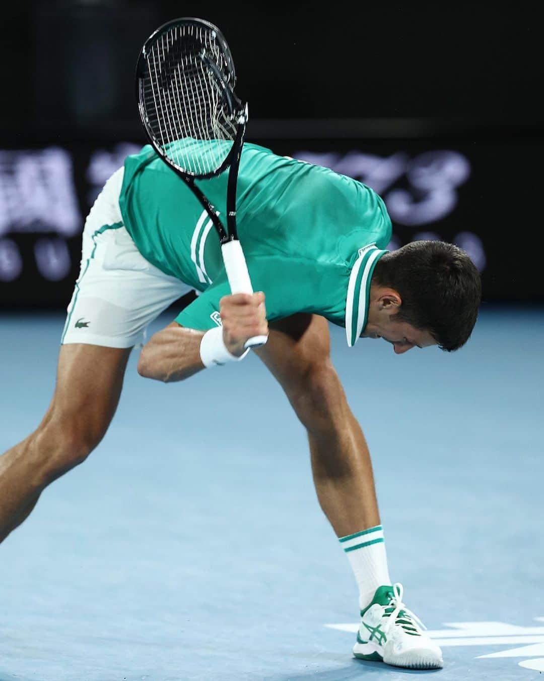 Just Jaredさんのインスタグラム写真 - (Just JaredInstagram)「Tennis pro Novak Djokovic destroyed his tennis racket in a fit of rage at the Australian Open today. Tap this pic in the LINK IN BIO to watch the video and see what happened on the court.  Photo: Getty」2月17日 0時32分 - justjared