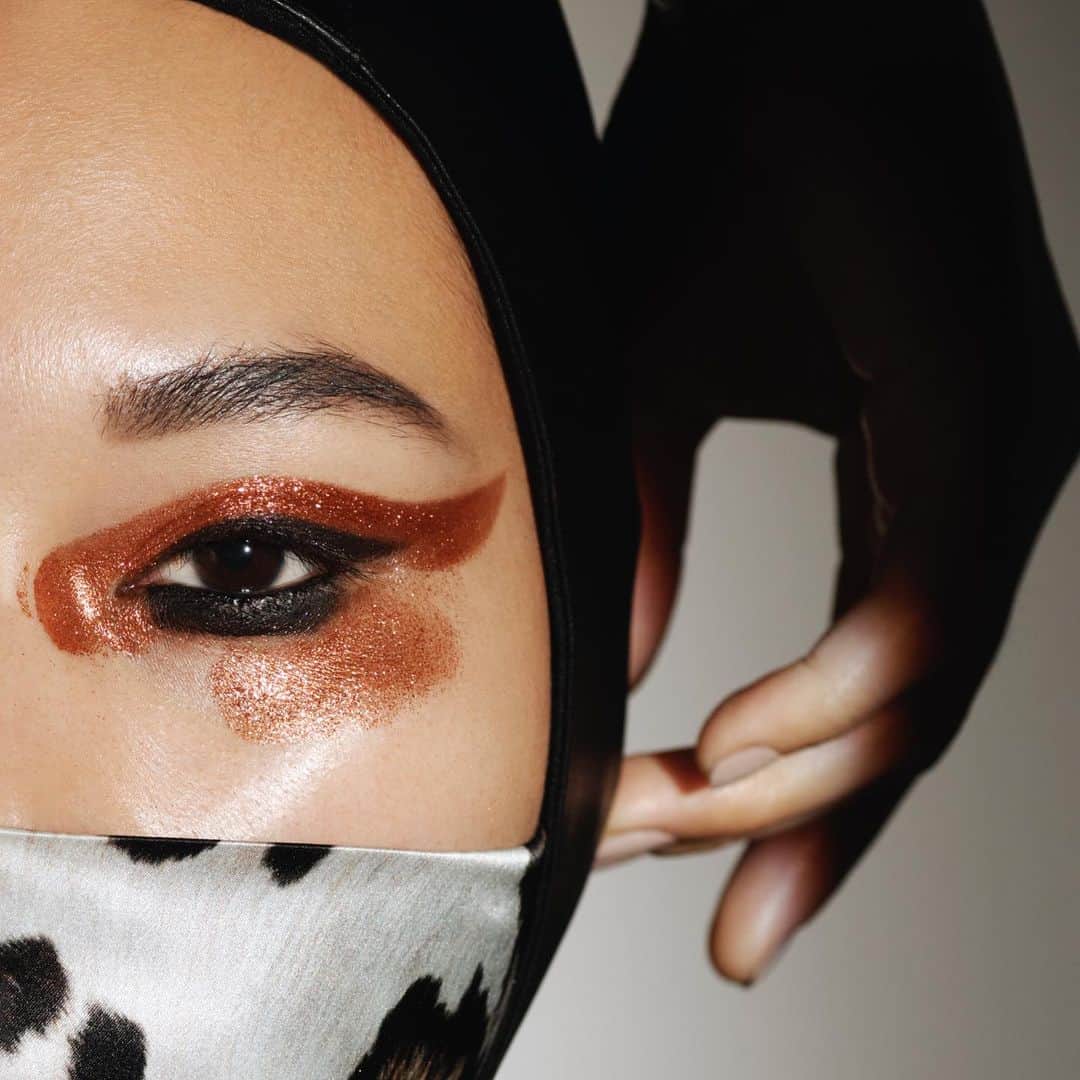 のインスタグラム：「#GoWild 💥💥💥💥  @_elelsz by @stefgalea wearing @lorealparis Eye Go Wild Eyeshadow Palette and Perfect Slim Liner in Intense Black for @elleuk March 2021  Photography @stefgalea  Stylist @joannaschlenzka  Make Up @thevalgarland @lorealparis  Hair @pauljoneshair  Nails @amistreets   #StephanieGalea #ValGarland #ElleUK」