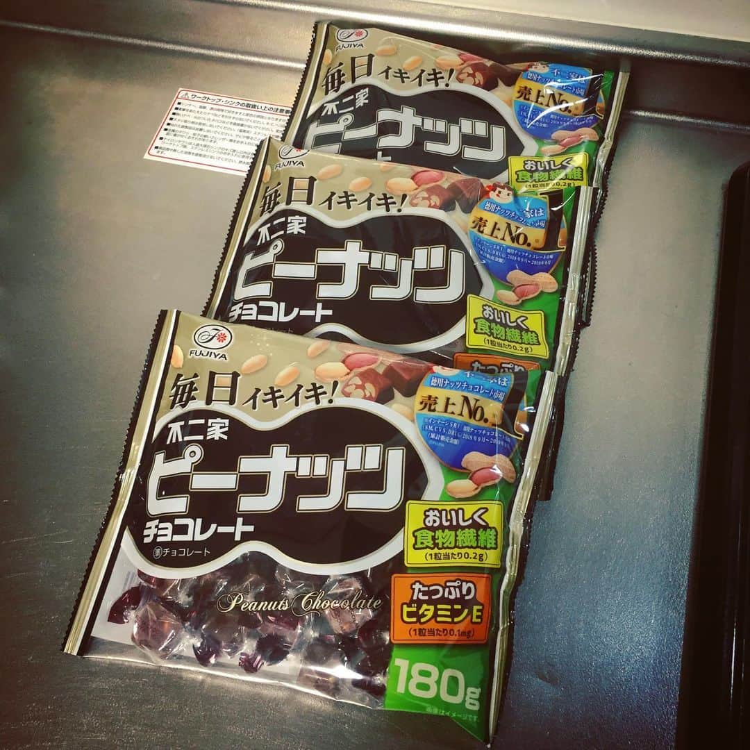 大岡源一郎のインスタグラム：「鼻血は出ないらしい。 . #完全には否定出来ないらしい」
