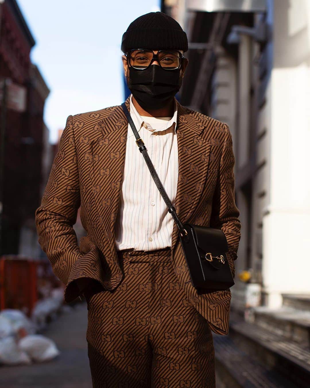 スコット・シューマンのインスタグラム：「I was shooting less during the pandemic but since I’ve been out a lot more lately I’ve remembered how much I enjoy talking about fashion with the people I meet on the street.  I love to hear about their favorite designer or their most recent purchase that they can’t wait to wear. Wooster Street, NYC」