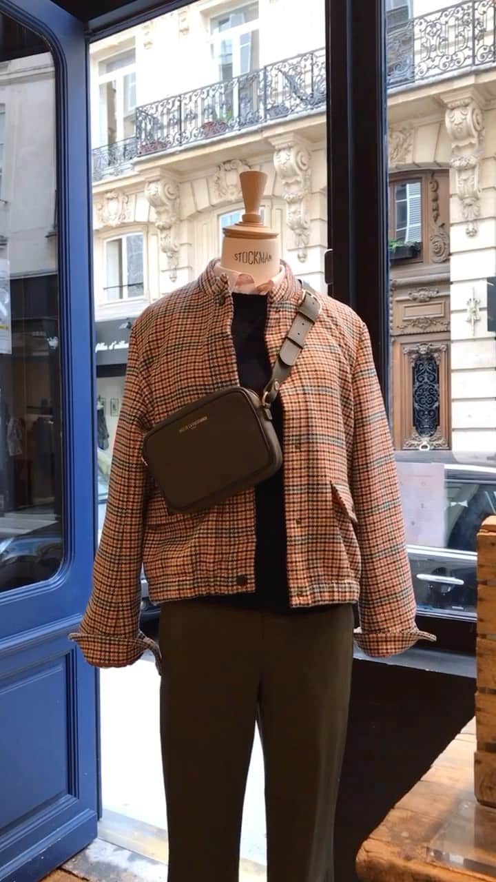 のインスタグラム：「Nouveau sac Marcia banane disponible en ligne et en boutiques. — New Marcia fanny pack available online and in stores.  www.inesdelafressange.fr  #inesdelafressange #inesdelafressangeparis」