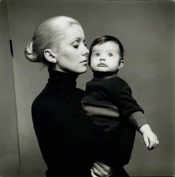 bonpointのインスタグラム：「Timeless. Never ending love. #mother #child #inspiration #catherinedeneuve #love #cherrysh」