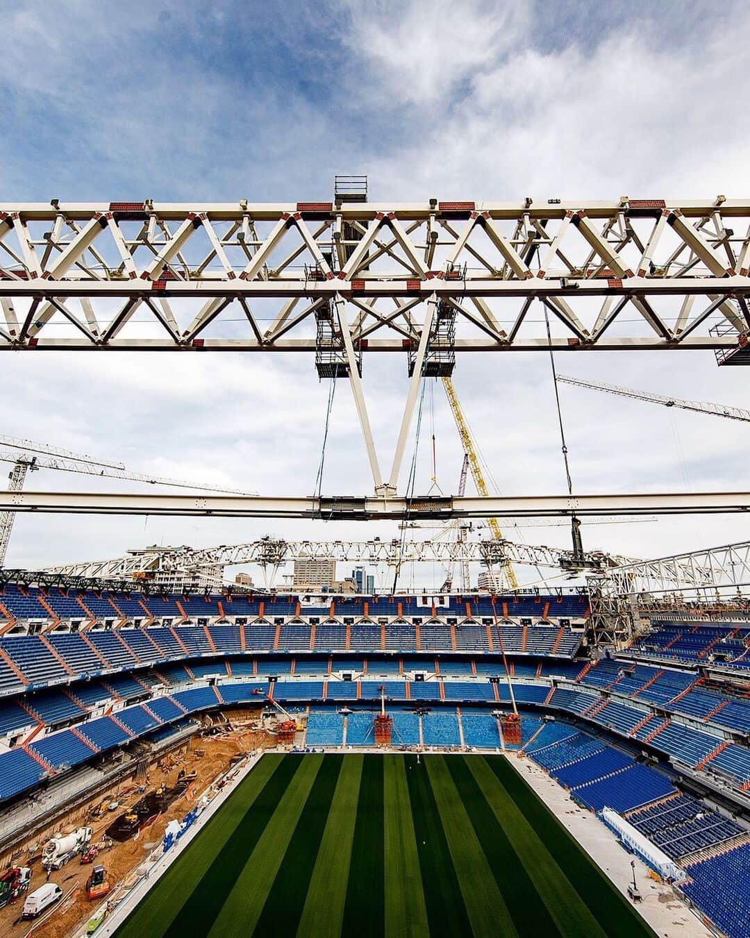 レアル・マドリードさんのインスタグラム写真 - (レアル・マドリードInstagram)「🏗️ WORK IN PROGRESS 🏗 🏟 Santiago Bernabéu 📺 New video: Link in bio #RealMadrid  #HalaMadrid」2月17日 0時47分 - realmadrid