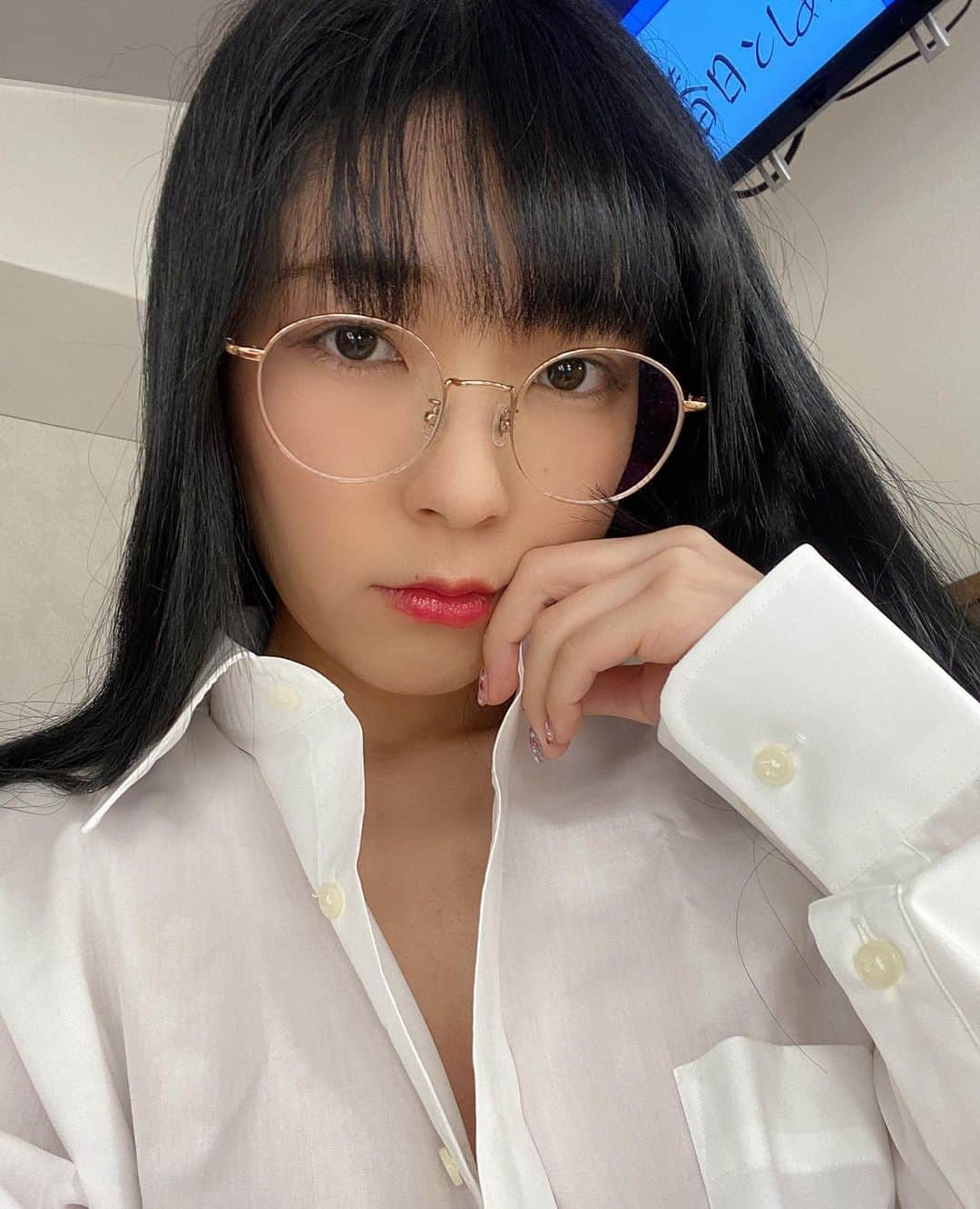 服部彩香のインスタグラム：「おやすみ( ⚯̫ ) . #フリーモデル #フリーランス #被写体 #撮影会 #グラドル #グラビア  #くびれスト #美脚 #被写体 #撮影会 #撮影依頼 #仕事依頼 #ポートレート #ポートレートモデル #野外撮影  #あやかまる #服部彩香 #shotting  #portrait #japanesegirl  #cute #kawaii  #followme  #写真好きな人と繋がりたい #カメラ好きな人と繋がりたい」