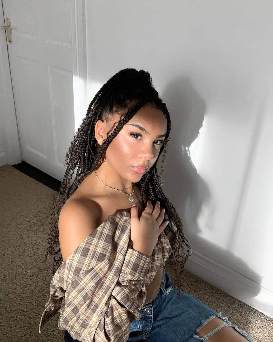 SHEINのインスタグラム：「Pretty in plaid 🤍🪐 @xhalle.h  Shop Item #: 1813141  #SHEINgals #SHEINstyle #SHEINSS21 #plaidseason」
