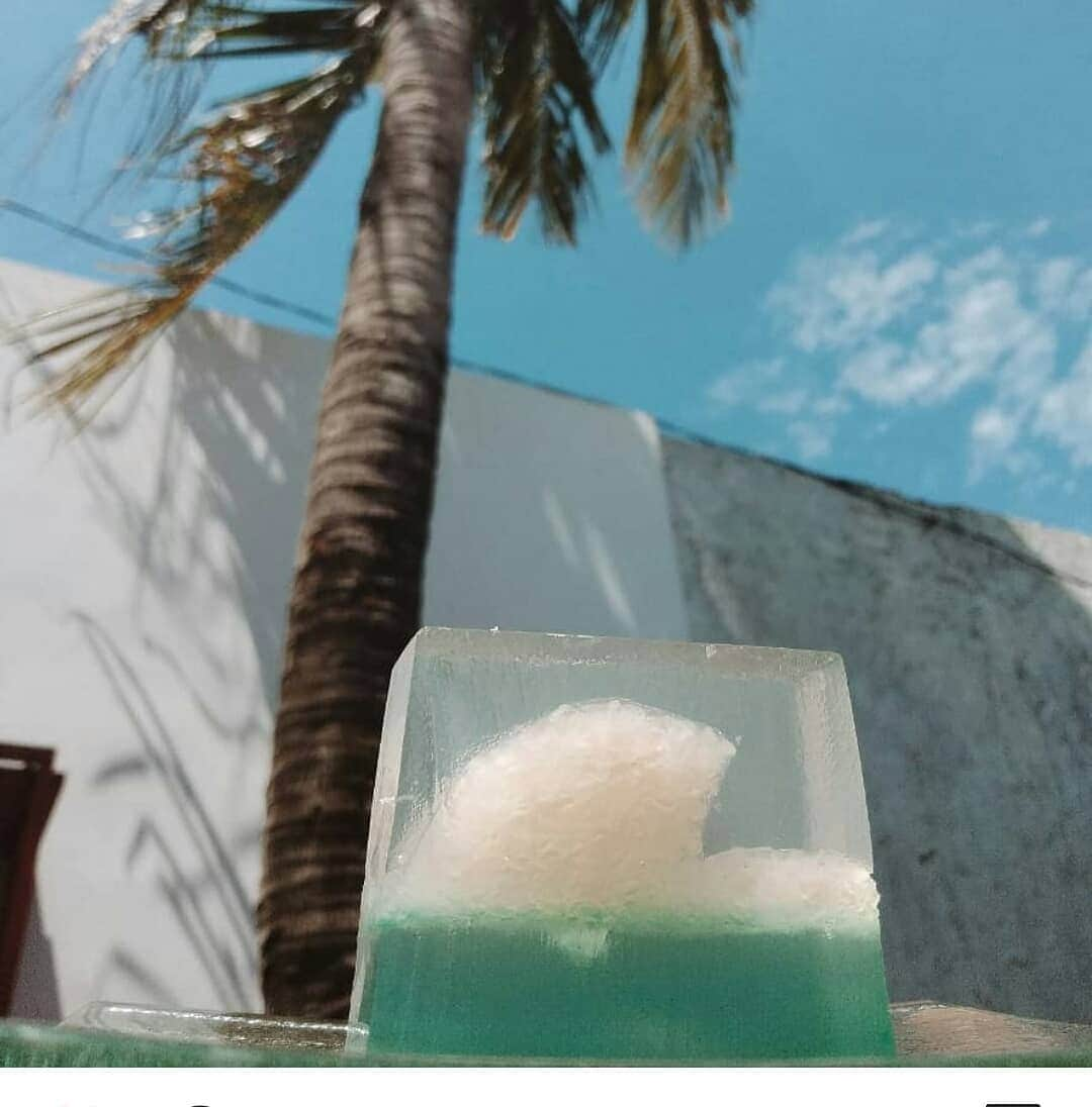 toiro_wagashiさんのインスタグラム写真 - (toiro_wagashiInstagram)「Happiness comes in waves, let's enjoy the "NEW WAVE"  Made it with natural salt Bali, glutinous rice, sugar. With combination of salt and sweetness produces a more interesting wave of taste.   #toirowagashi #batubelig #kerobokan #bali #wagashi #japanesesweets #toiro_wagashi」2月16日 16時01分 - toiro_wagashi