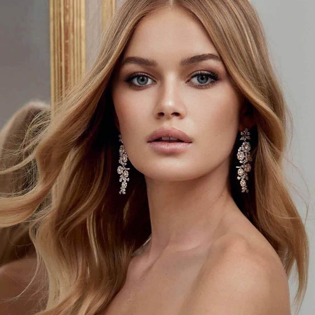 Steven Khalilさんのインスタグラム写真 - (Steven KhalilInstagram)「Our Flora Drop earrings are a handcrafted floral design embellished with hundreds of round brilliant-cut stones, set in white gold and rose gold plated sterling silver #StevenKhalilJewellery」2月16日 16時08分 - steven_khalil