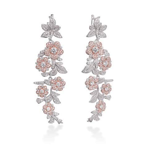 Steven Khalilさんのインスタグラム写真 - (Steven KhalilInstagram)「Our Flora Drop earrings are a handcrafted floral design embellished with hundreds of round brilliant-cut stones, set in white gold and rose gold plated sterling silver #StevenKhalilJewellery」2月16日 16時08分 - steven_khalil